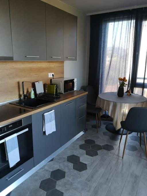Apartment Opalchenska / Pirotska Sofia Bagian luar foto